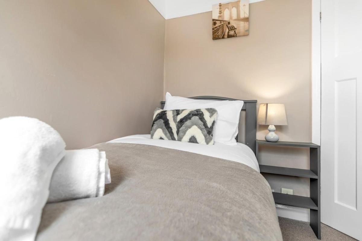 4Br Long Stays Free Parking High Speed Wi-Fi Horsford Eksteriør bilde